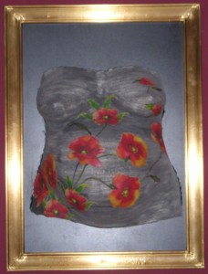 Roter Mohn auf Stein